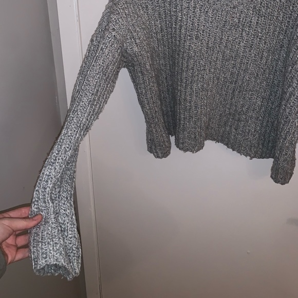 ⭐️HOST PICK⭐️ [M]👚F21 grey knitted cropped sweater - Picture 3 of 6